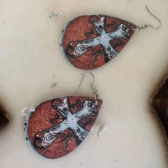 Faux leather cross Pattern teardrop earrings - Picture 2 of 3